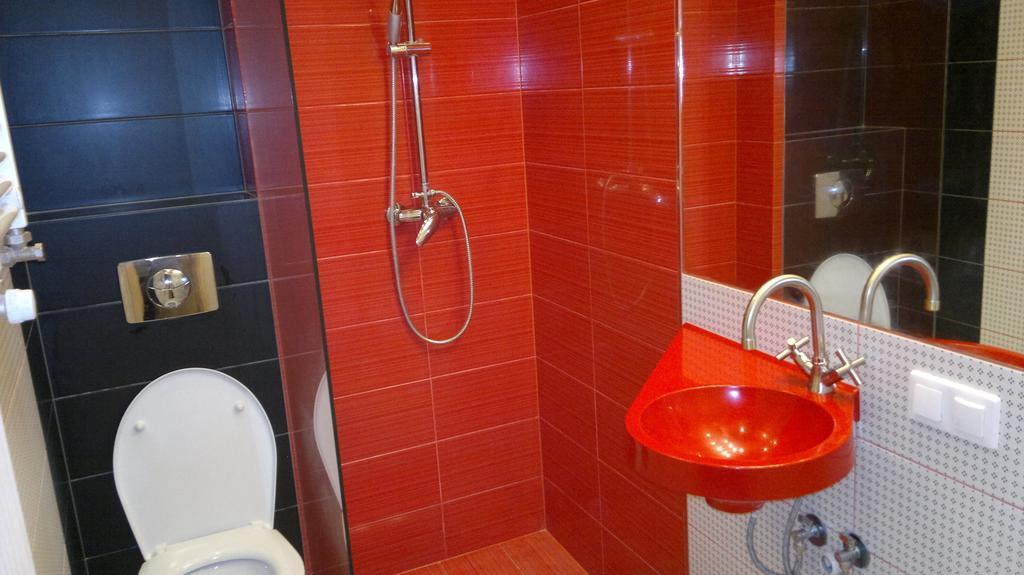 Studiospanie Studio Kapitana Z Balkonem Na Parterze غدانسك الغرفة الصورة